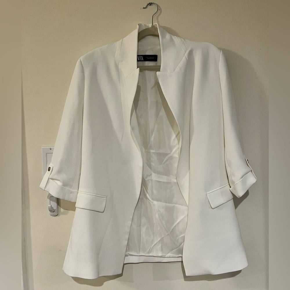 LIKE NEW, Zara white Blazer